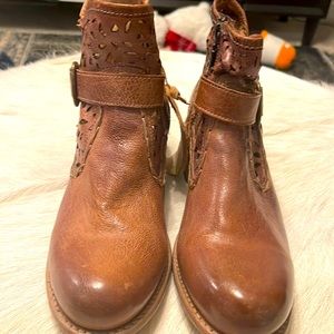 NWT BED/STU booties